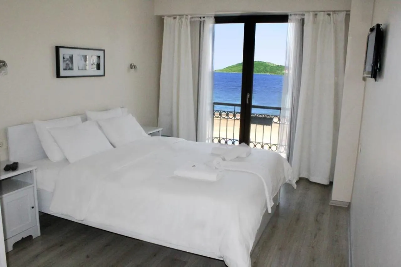 Nemrut Bay Otel Yenifoca 3*,